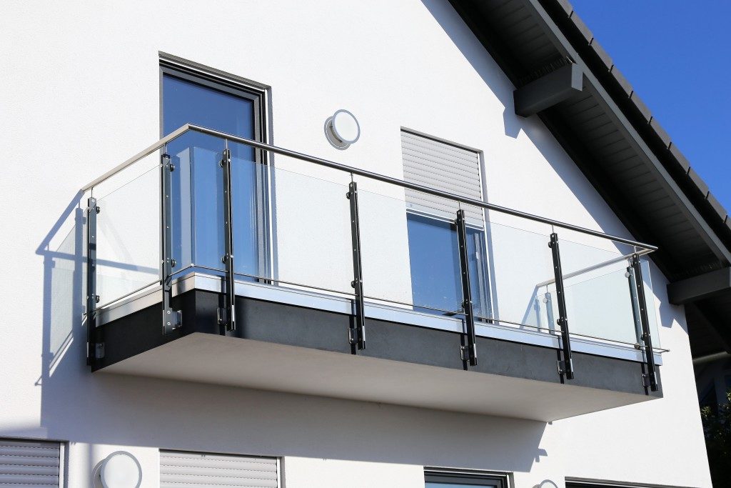 modern home's balcony with railing and glass