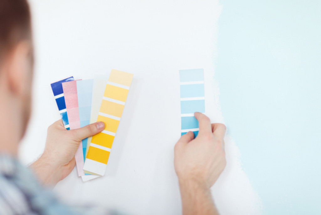 man choosing color scheme